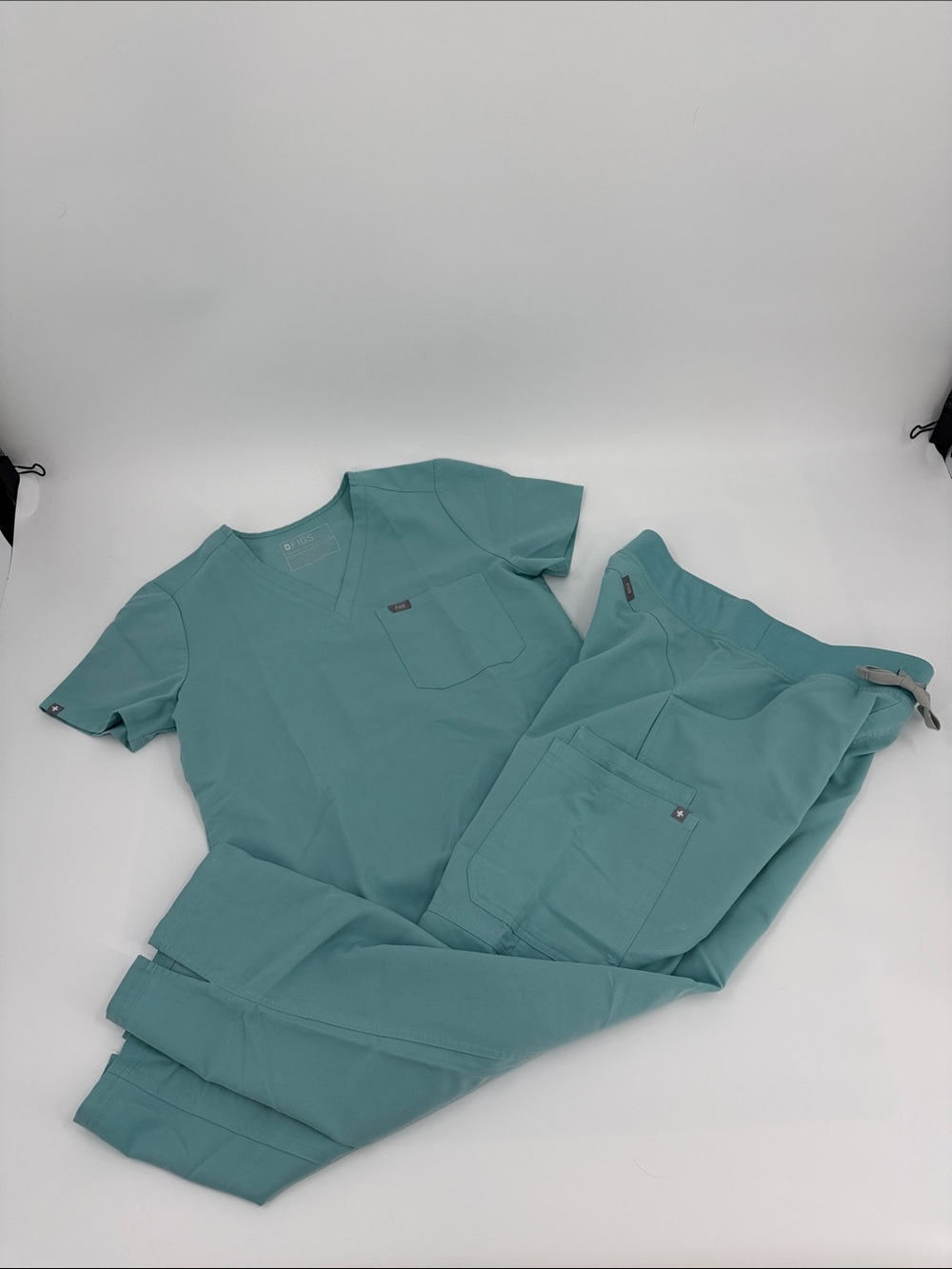 Figs Women’s Teal V-Neck Scrub Top & Drawstring Track Pants Set
